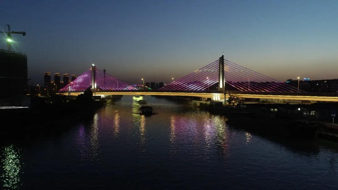 汽笛聲中白鷺飛，長虹托起夜明珠——共賞東塘大橋夜景